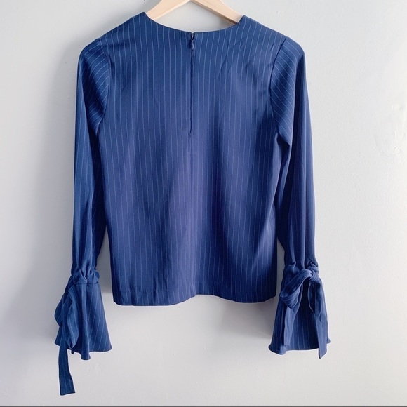J.O.A Los Angeles • Pinstripe Bell Sleeves‎ Tie Wrist Top in Navy Blue, Size XS - Picture 8 of 11